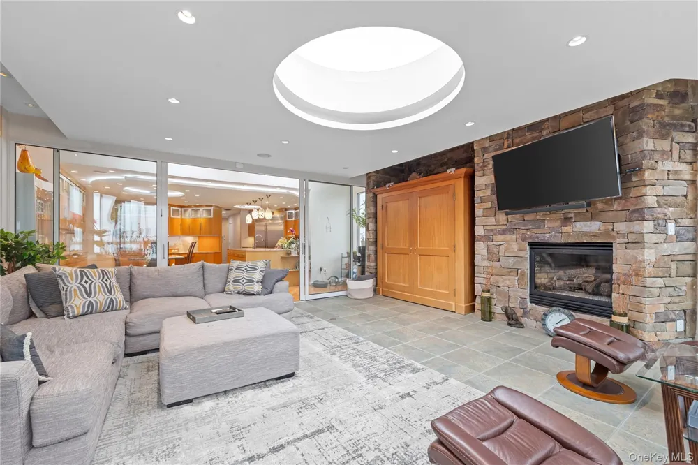 1010 Seawane Drive Hewlett Harbor, NY 11557