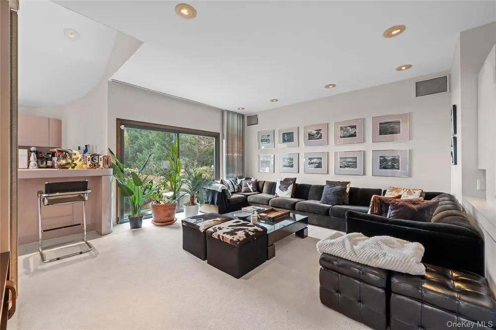 1010 Seawane Drive Hewlett Harbor, NY 11557