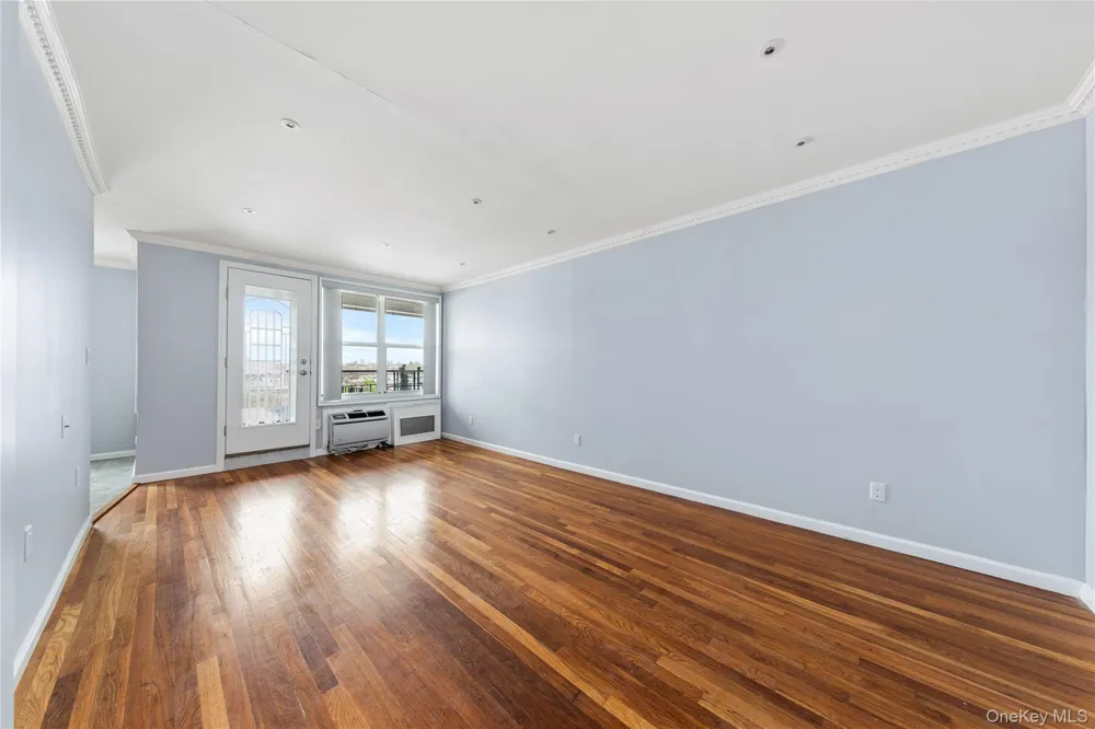 60th Street 34th Avenue #6D Woodside, NY 11377