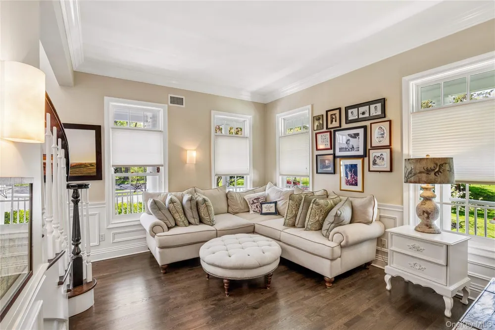 503 Cold Spring Road Laurel Hollow, NY 11791