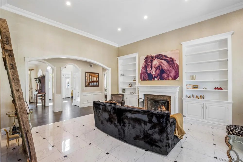 503 Cold Spring Road Laurel Hollow, NY 11791