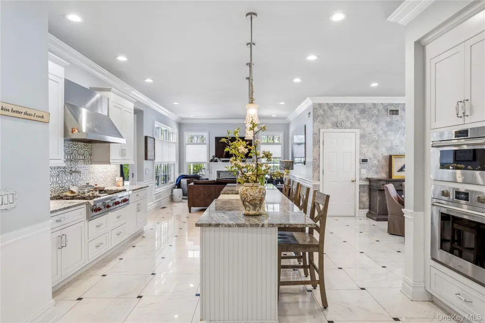 503 Cold Spring Road Laurel Hollow, NY 11791