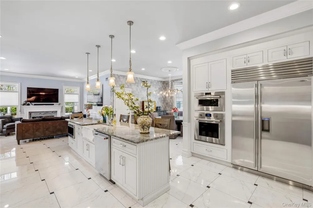 503 Cold Spring Road Laurel Hollow, NY 11791
