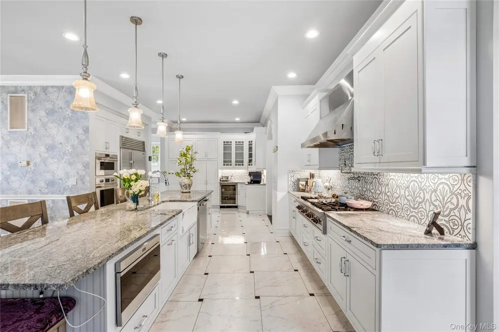 503 Cold Spring Road Laurel Hollow, NY 11791