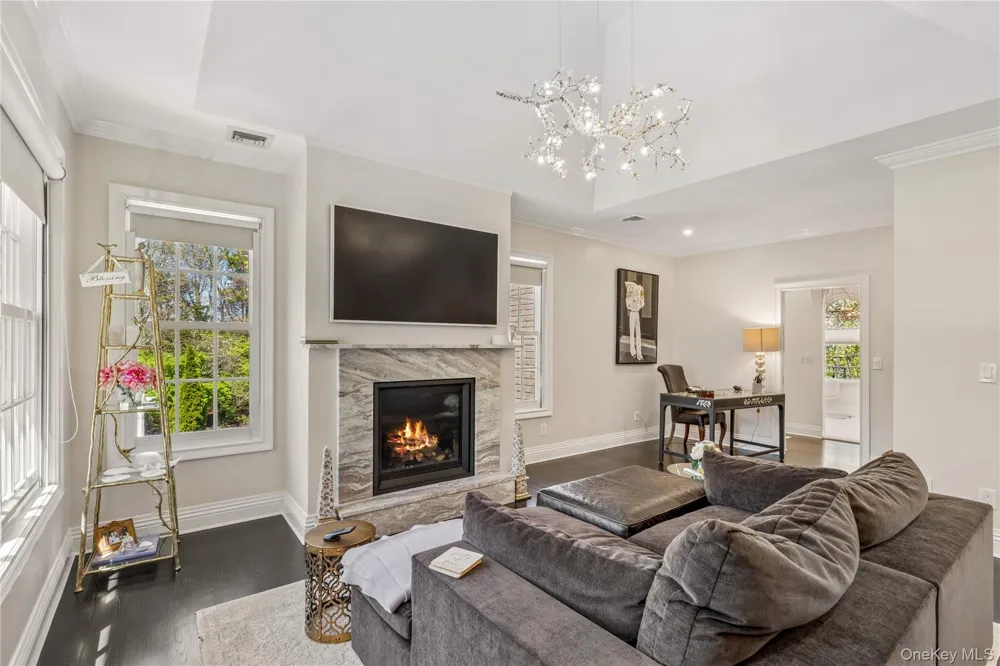 503 Cold Spring Road Laurel Hollow, NY 11791