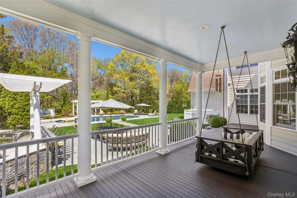 503 Cold Spring Road Laurel Hollow, NY 11791