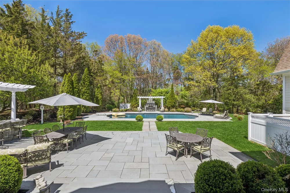 503 Cold Spring Road Laurel Hollow, NY 11791
