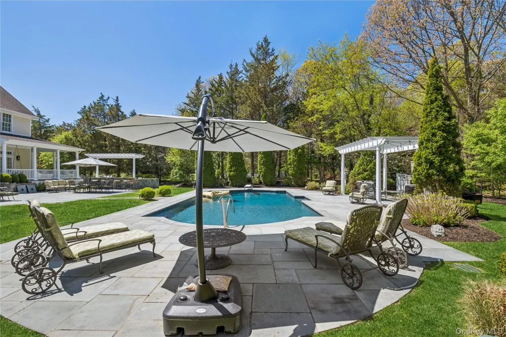 503 Cold Spring Road Laurel Hollow, NY 11791