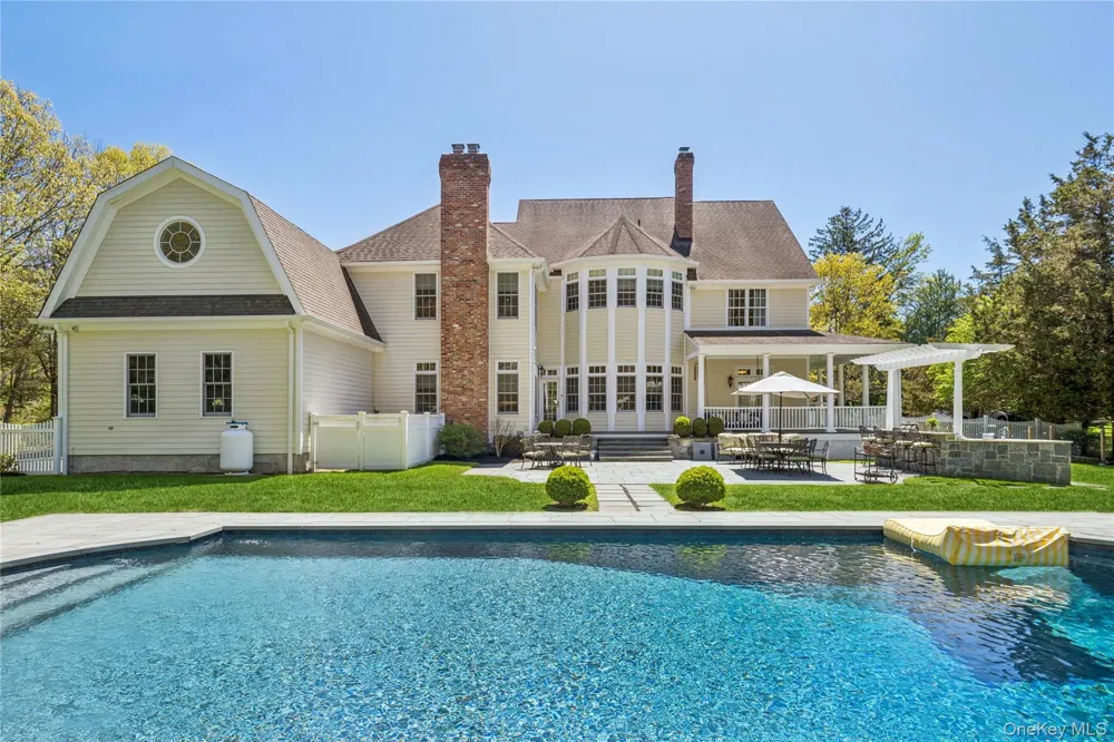 503 Cold Spring Road Laurel Hollow, NY 11791