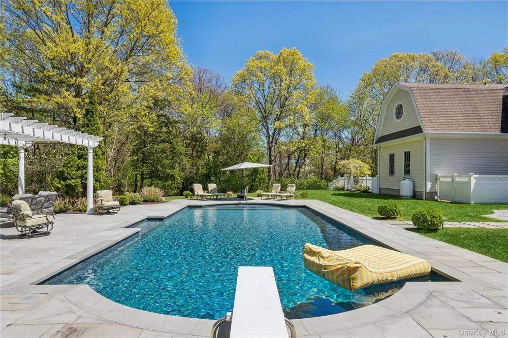 503 Cold Spring Road Laurel Hollow, NY 11791