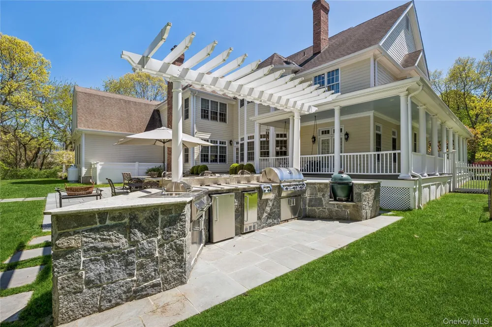 503 Cold Spring Road Laurel Hollow, NY 11791