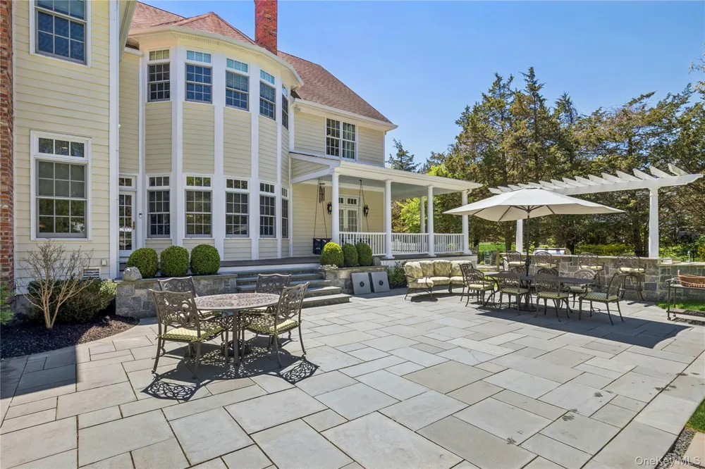 503 Cold Spring Road Laurel Hollow, NY 11791