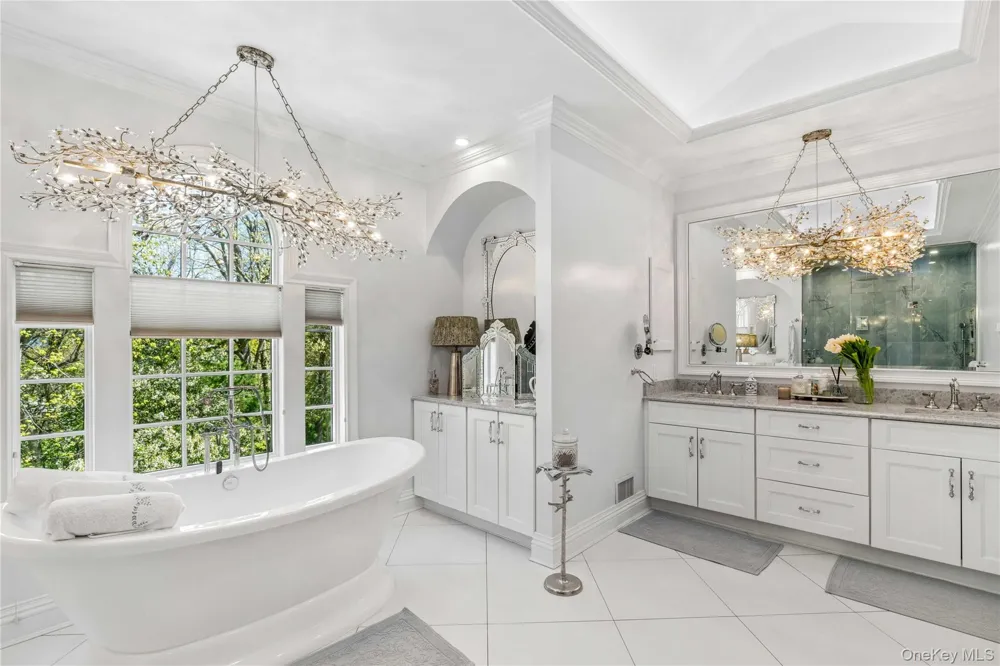 503 Cold Spring Road Laurel Hollow, NY 11791