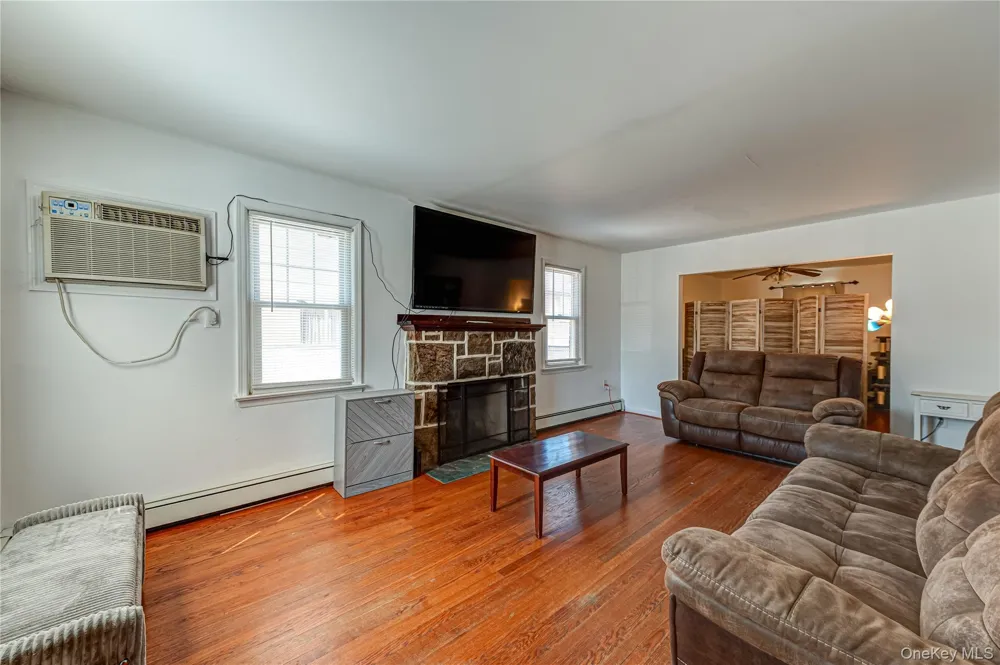 70 Bristol Street Lindenhurst, NY 11757