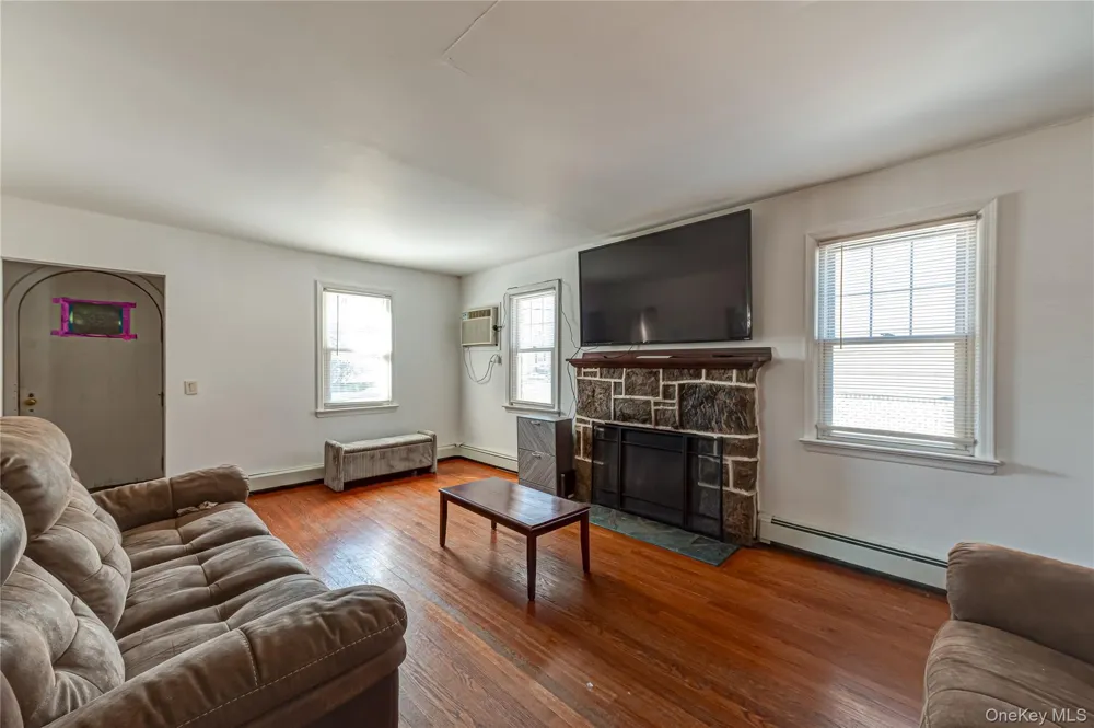 70 Bristol Street Lindenhurst, NY 11757