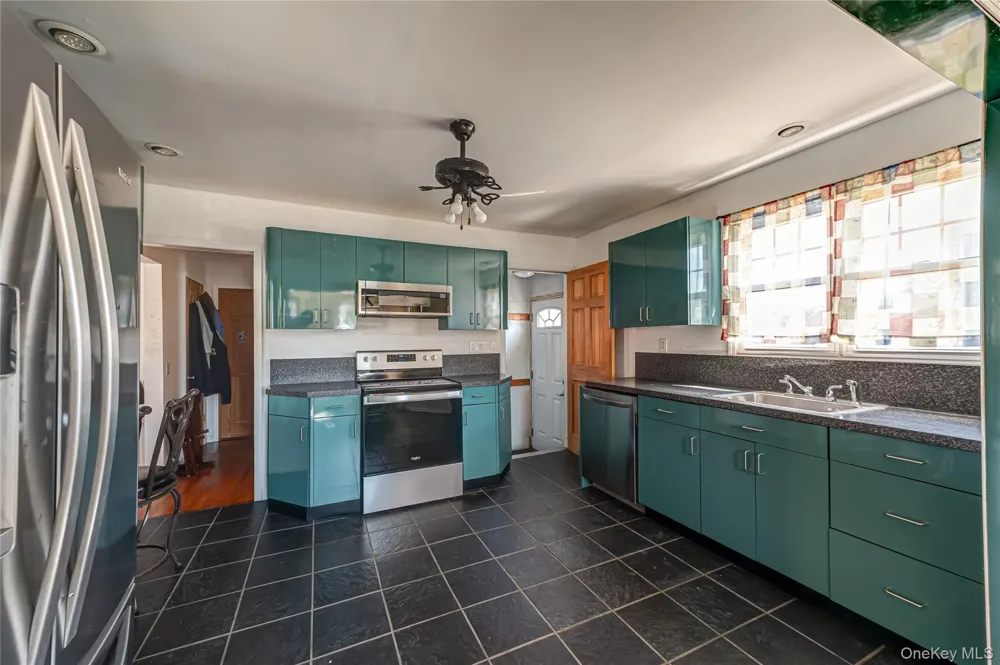 70 Bristol Street Lindenhurst, NY 11757