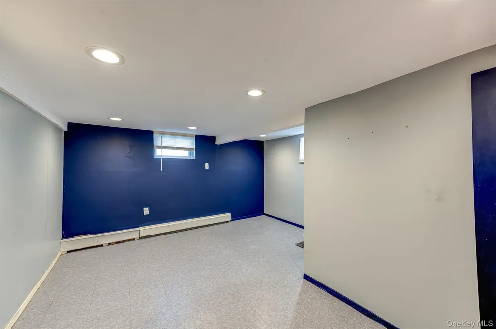 70 Bristol Street Lindenhurst, NY 11757