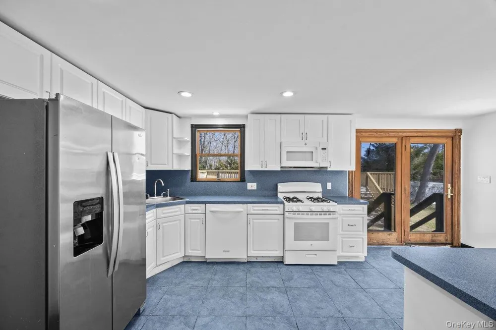 819 Canal Road Mount Sinai, NY 11766