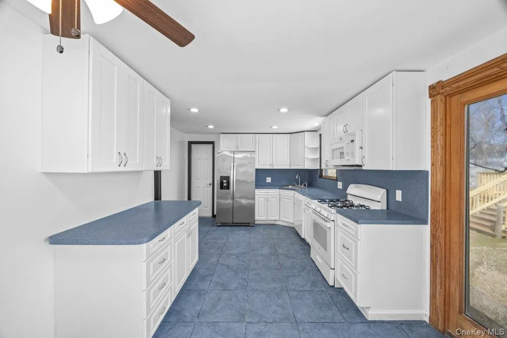 819 Canal Road Mount Sinai, NY 11766