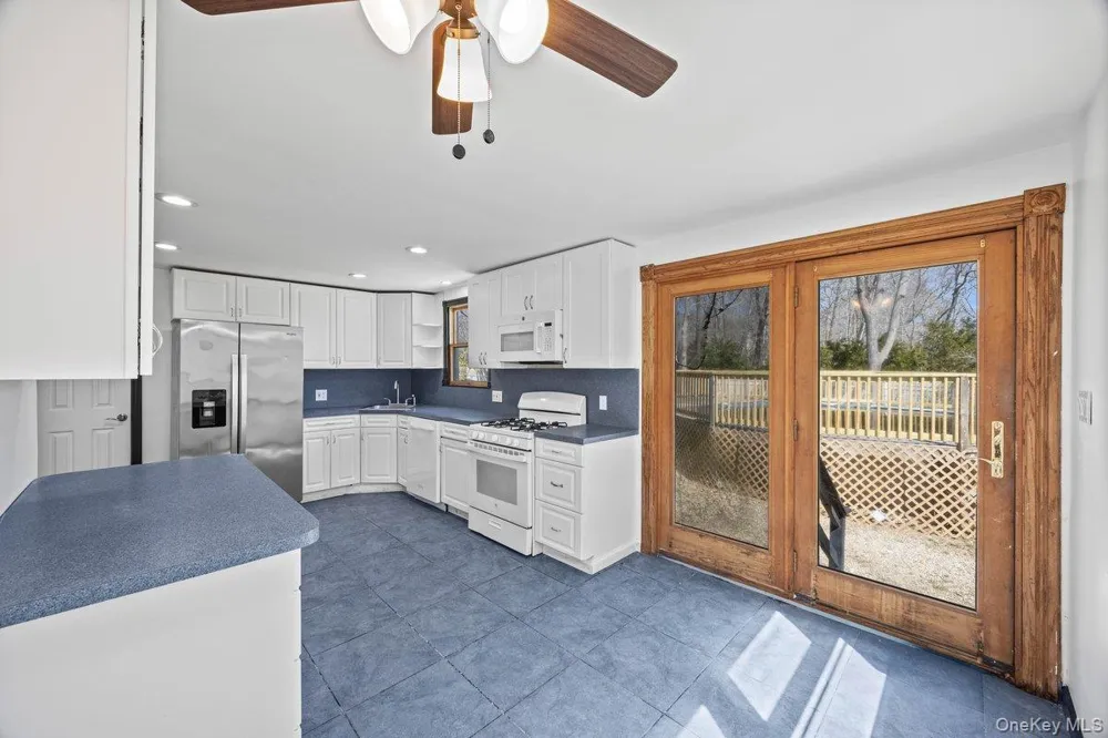 819 Canal Road Mount Sinai, NY 11766