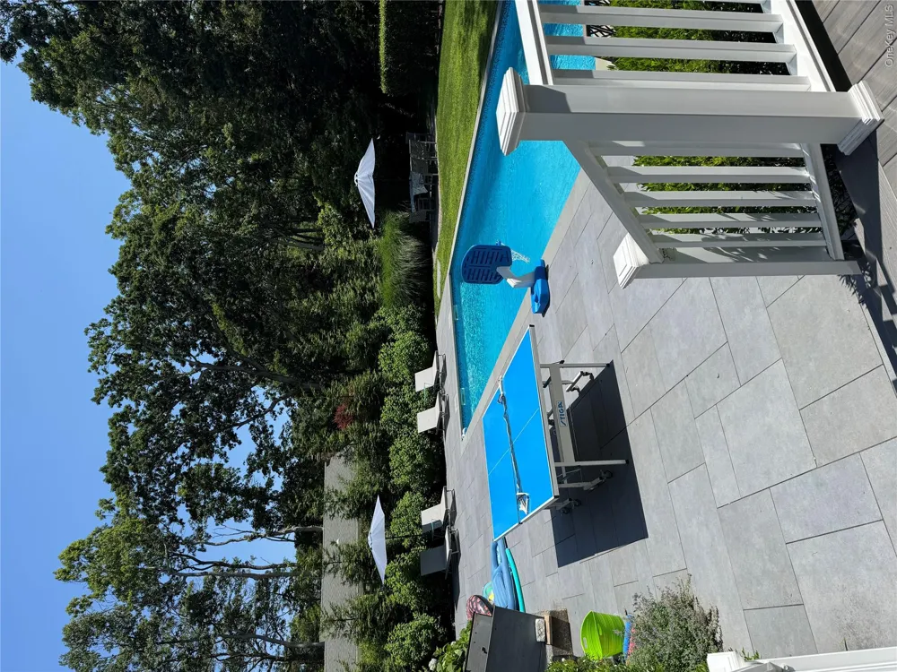 870 Noyack Road Southampton, NY 11968