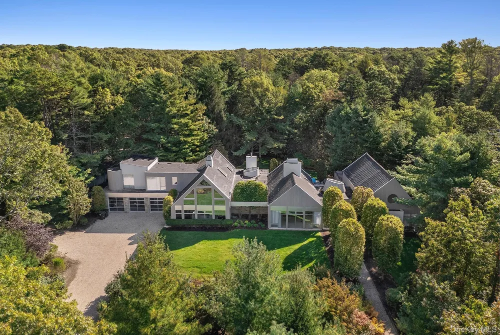 7 Rolling Wood Lane East Hampton, NY 11937