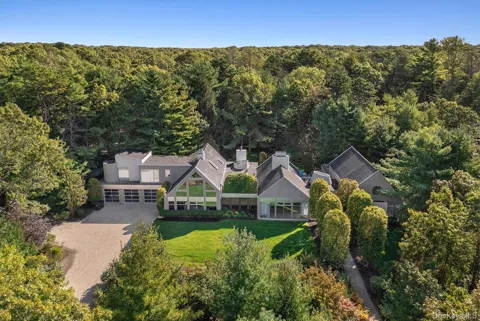 7 Rolling Wood Lane