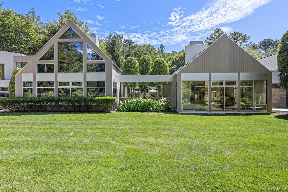 7 Rolling Wood Lane East Hampton, NY 11937