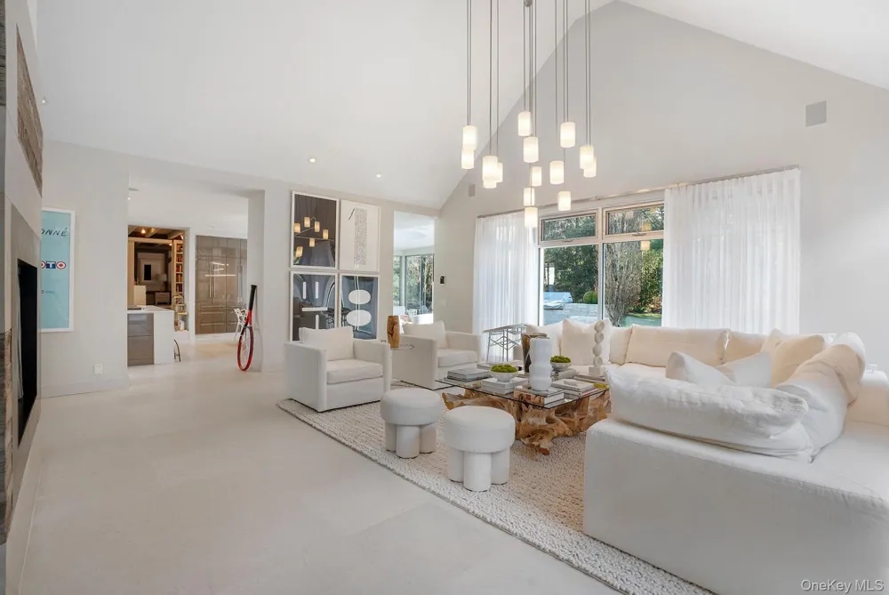 7 Rolling Wood Lane East Hampton, NY 11937