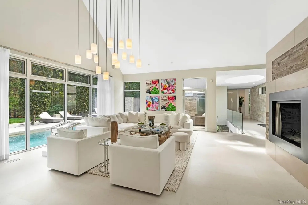 7 Rolling Wood Lane East Hampton, NY 11937