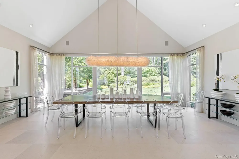 7 Rolling Wood Lane East Hampton, NY 11937