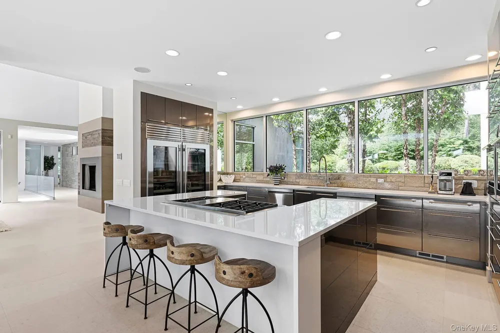 7 Rolling Wood Lane East Hampton, NY 11937