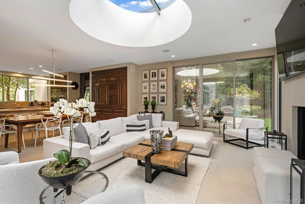 7 Rolling Wood Lane East Hampton, NY 11937