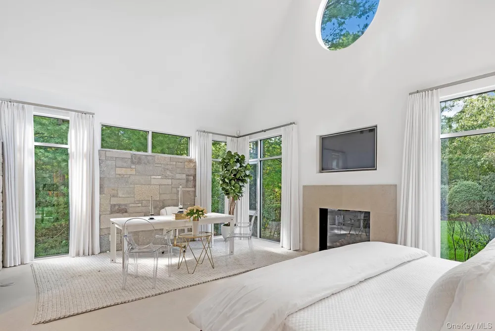 7 Rolling Wood Lane East Hampton, NY 11937