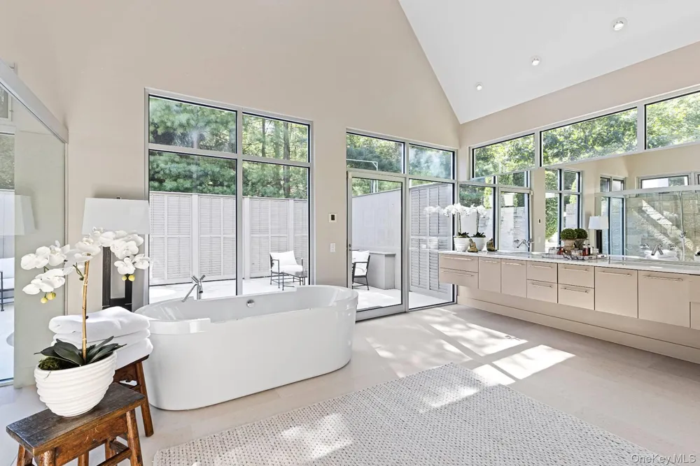 7 Rolling Wood Lane East Hampton, NY 11937