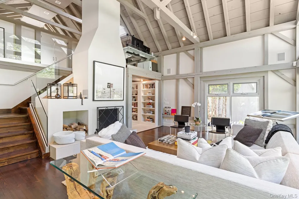 7 Rolling Wood Lane East Hampton, NY 11937