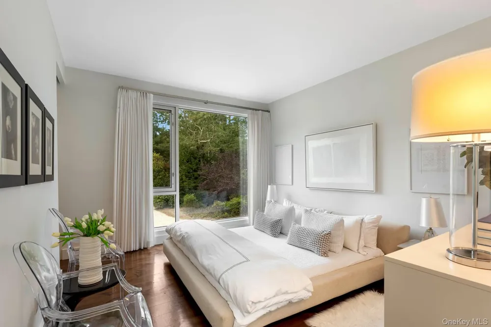 7 Rolling Wood Lane East Hampton, NY 11937