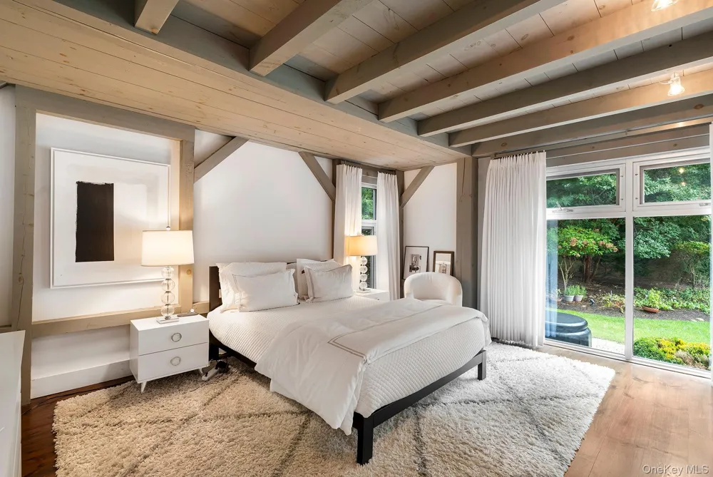 7 Rolling Wood Lane East Hampton, NY 11937