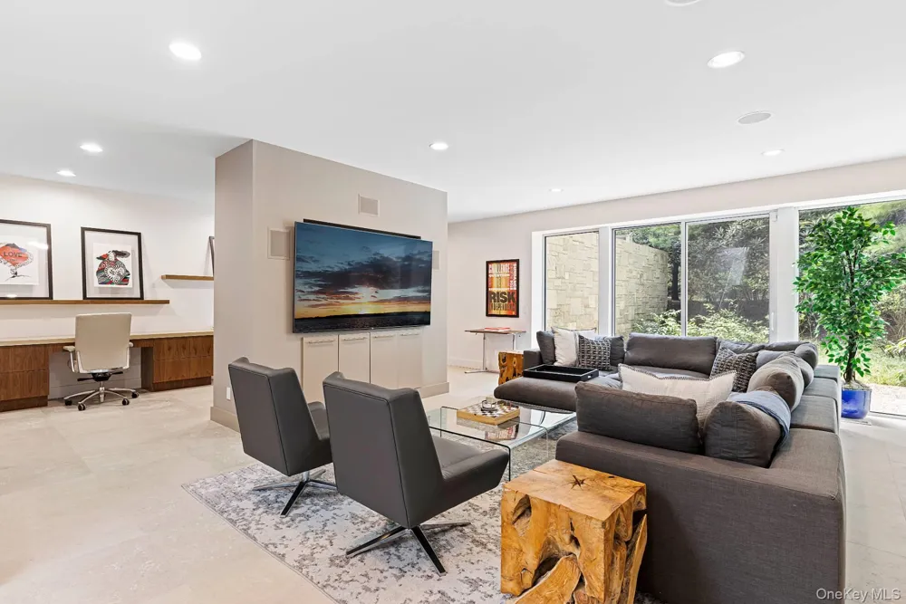 7 Rolling Wood Lane East Hampton, NY 11937