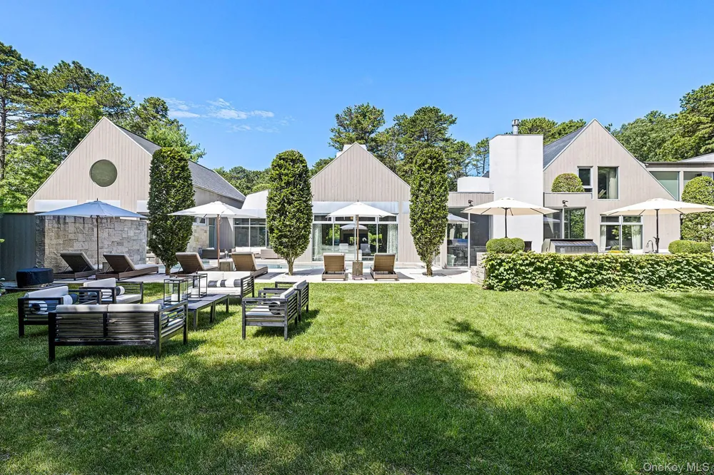 7 Rolling Wood Lane East Hampton, NY 11937