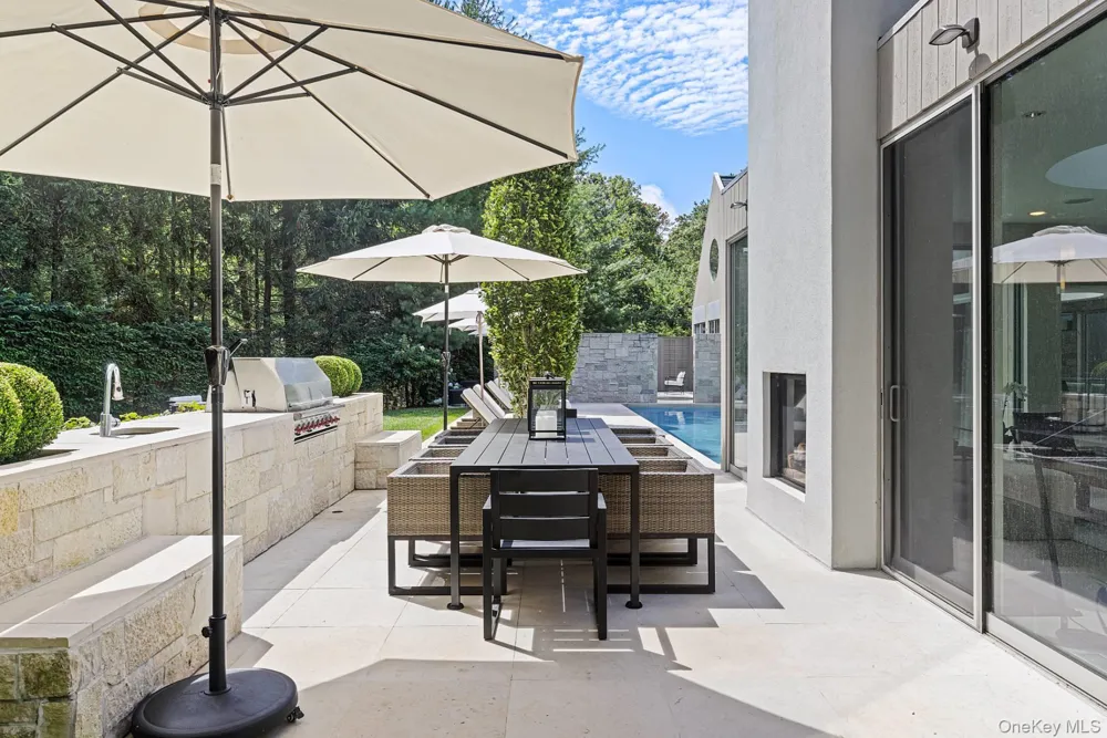 7 Rolling Wood Lane East Hampton, NY 11937