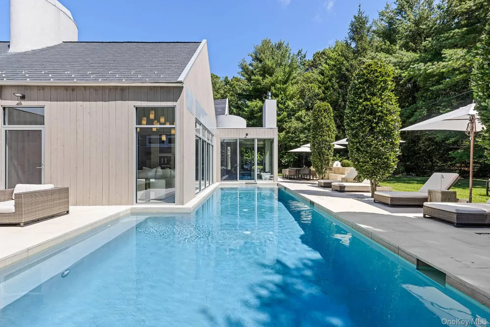 7 Rolling Wood Lane East Hampton, NY 11937