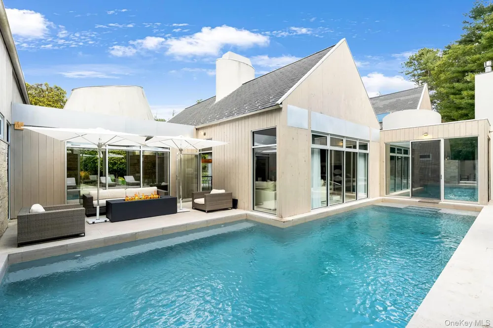 7 Rolling Wood Lane East Hampton, NY 11937