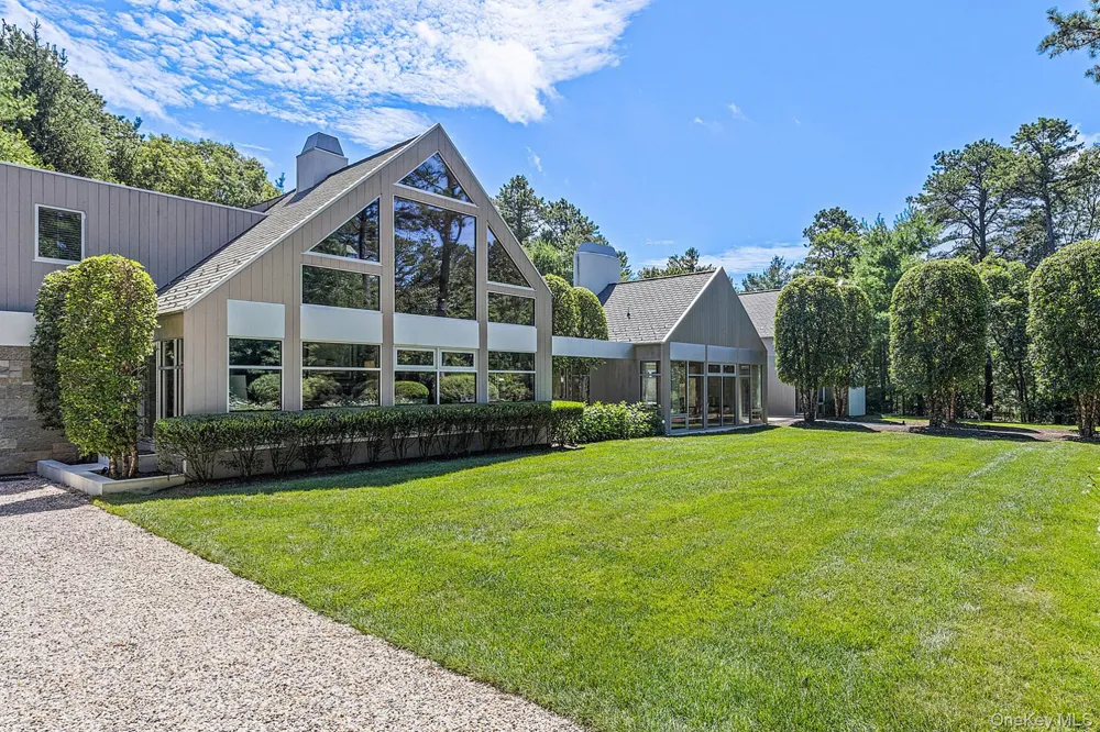 7 Rolling Wood Lane East Hampton, NY 11937