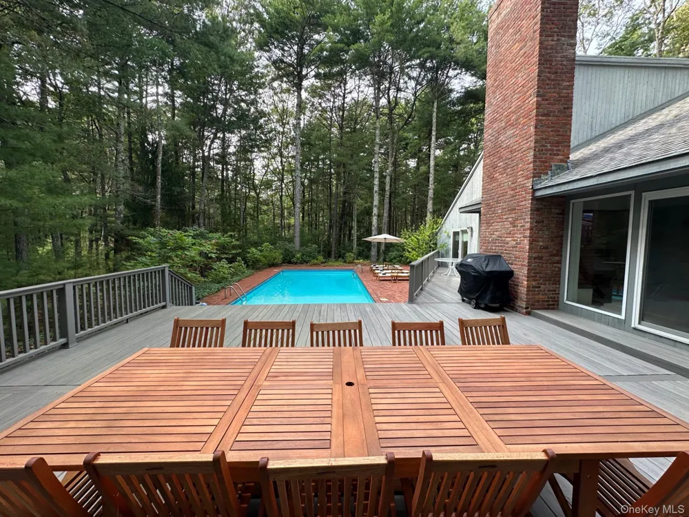 33 Oak Hill Lane East Hampton, NY 11937