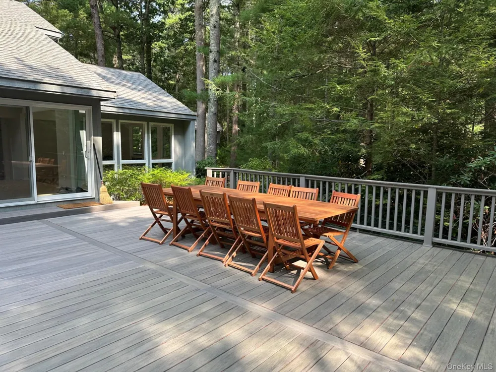 33 Oak Hill Lane East Hampton, NY 11937