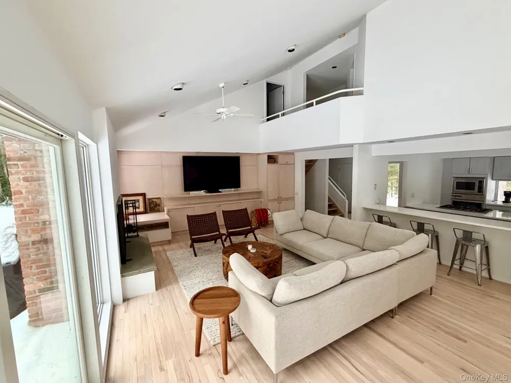 33 Oak Hill Lane East Hampton, NY 11937