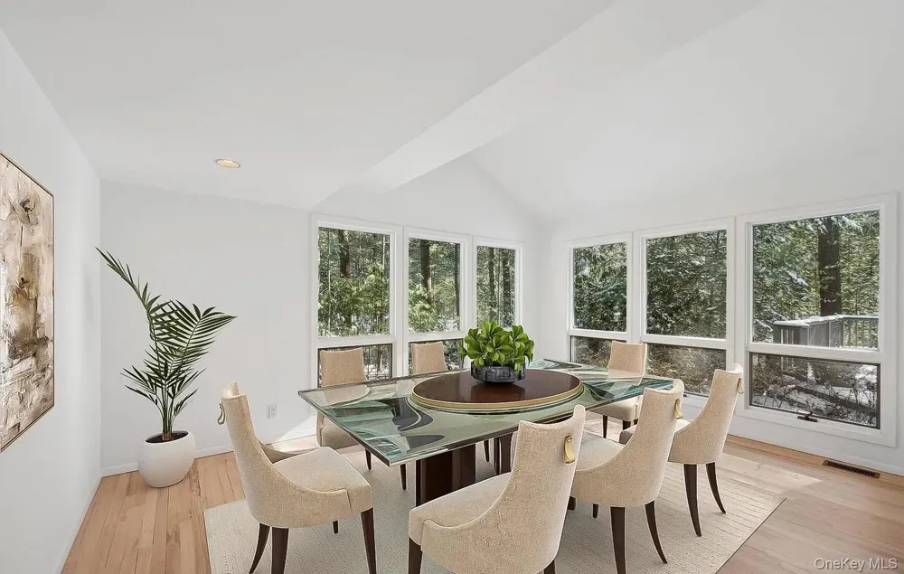 33 Oak Hill Lane East Hampton, NY 11937