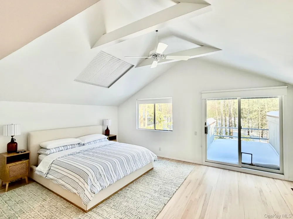 33 Oak Hill Lane East Hampton, NY 11937