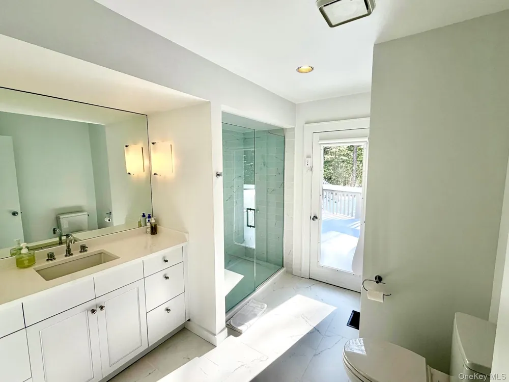 33 Oak Hill Lane East Hampton, NY 11937